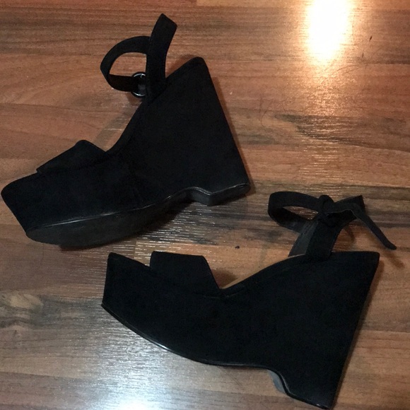 5/10 LAST CHANCE Forever 21 black wedge heels 6 - Picture 3 of 6
